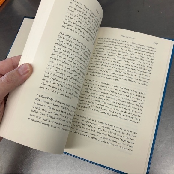 A Terrifying Taste of Short and Shivery by: Robert D. San Souci, hardback book - Picture 3 of 6
